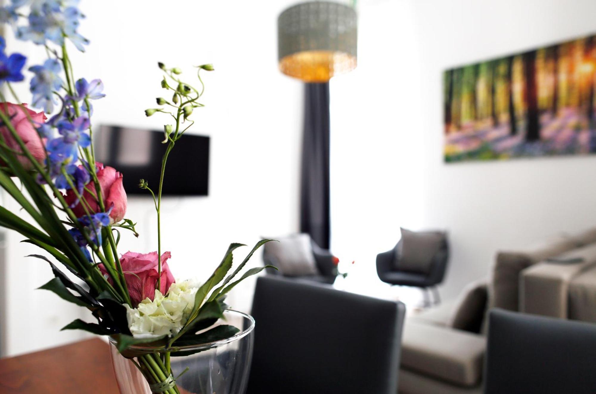 Nieb By Rockchair Apartments L Superhost Status L 3 Bedrooms Boxspringbeds 3 Bathrooms In Center "Kurfuerstendamm" - Cozy Family & Business Flair Welcomes You! Βερολίνο Εξωτερικό φωτογραφία